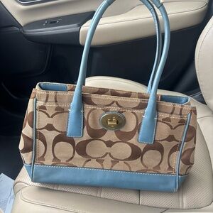 Coach Hamptons Madeline Signature shoulder bag
